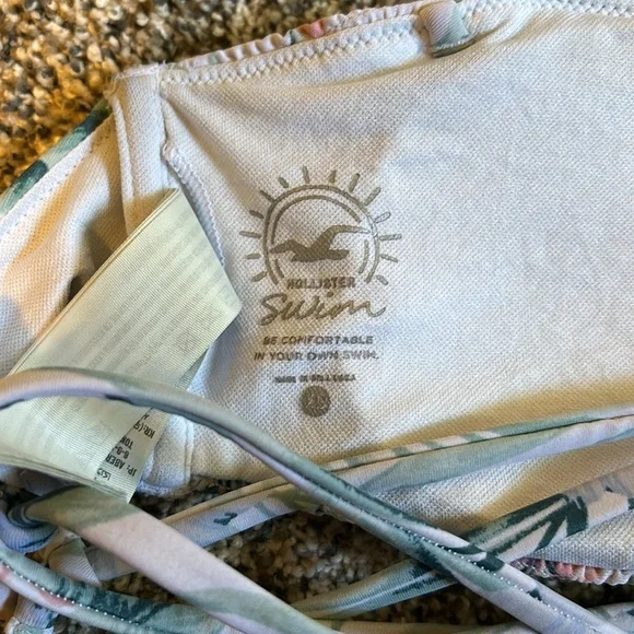 Staples hollister swim suit top - Picture 2 of 3